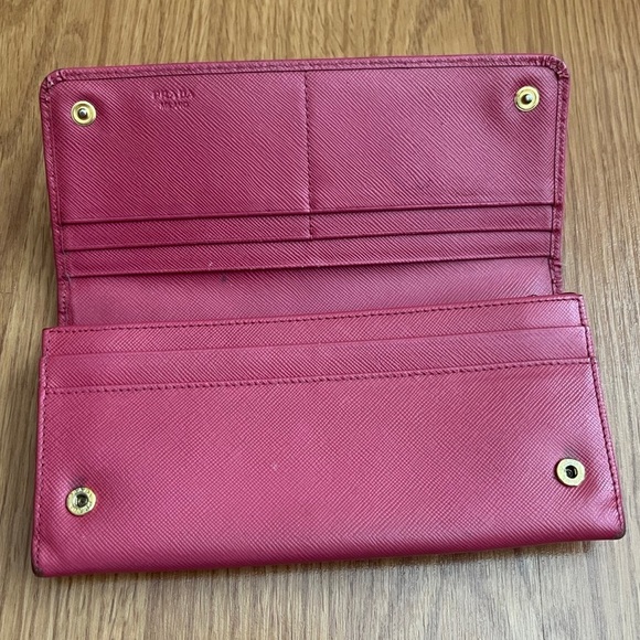 Authentic PRADA long wallet in Saffiano leather - Picture 5 of 13